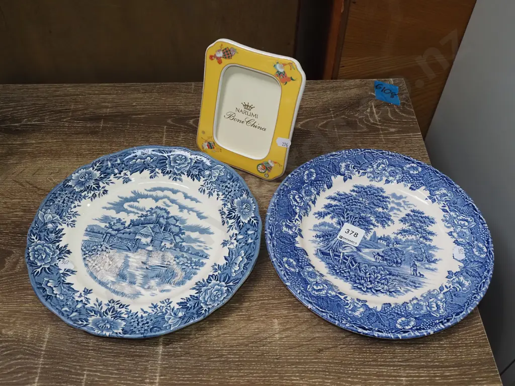 ceramic picture frame, 2x blue and white plates Image 1++