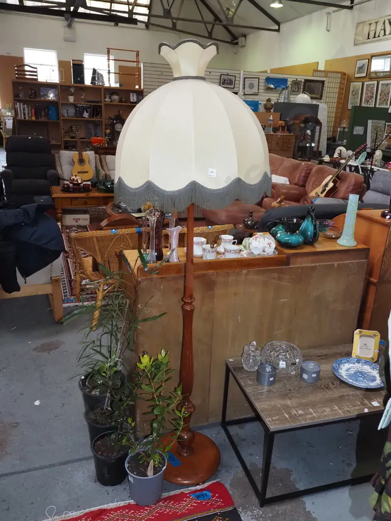 mahogany based standard lamp H-1710 Image 1++