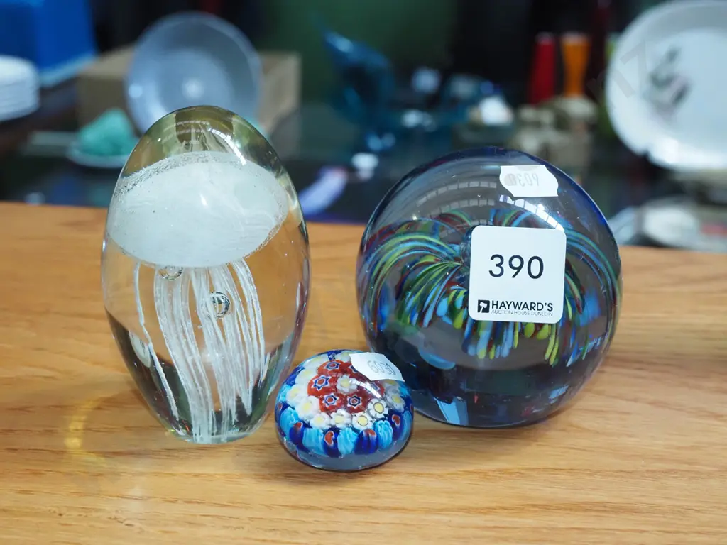 3x art glass paper weights Image 1++