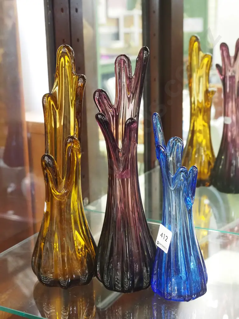 3x coloured glass vases H-270 Image 1++