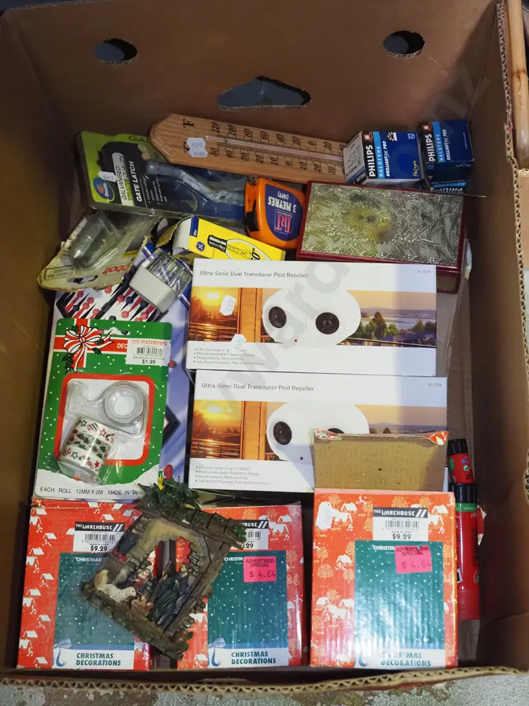 box; Xmas decorations, pest repellers, thermometer etc Image 1++