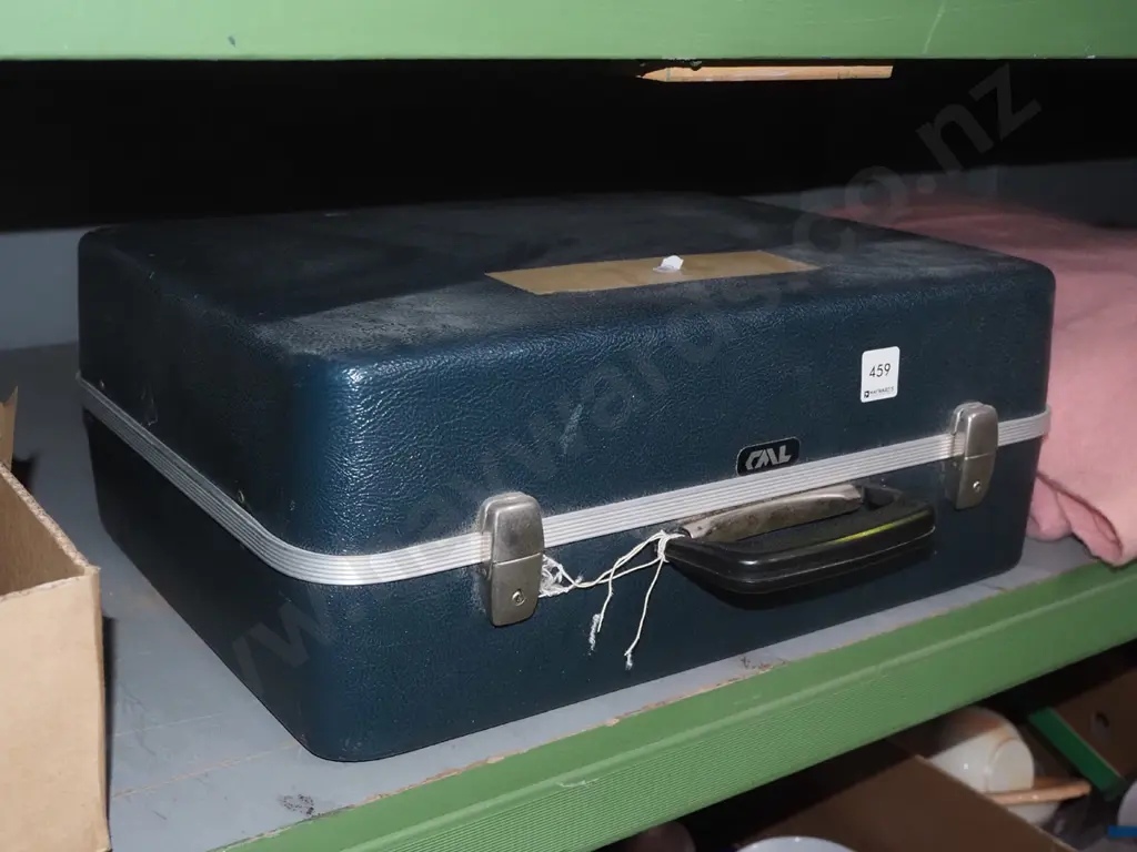 small vintage suitcase Image 1++