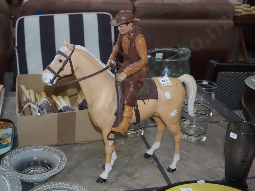 toy cowboy and horse - damage to one ear H-400 Image 1++