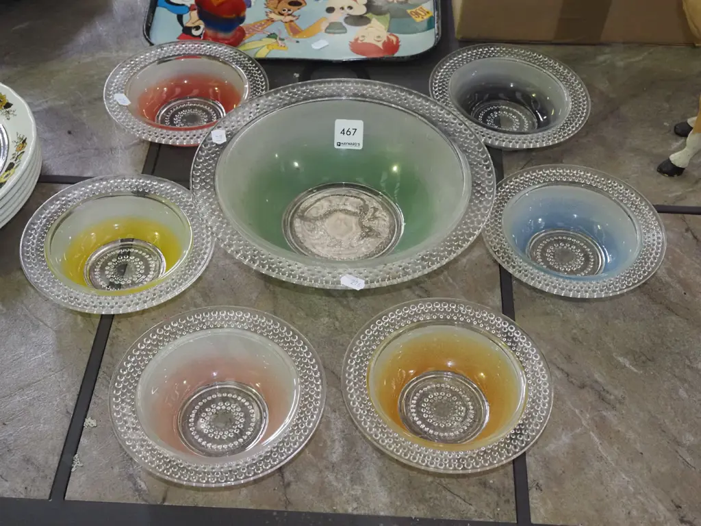 retro coloured glass sweet set Image 1++