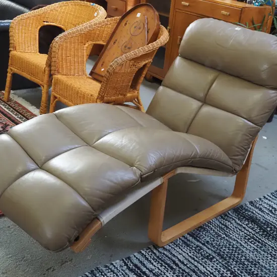 1980s bent ply and beige/kahki leather upholstered lounger 