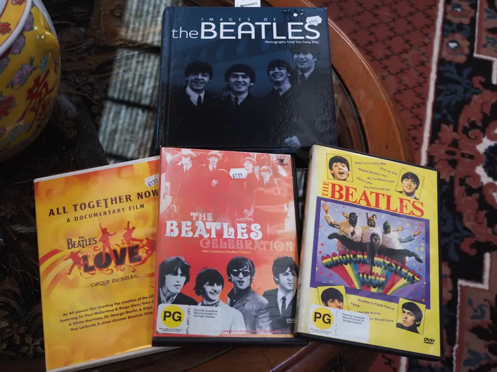 Beatles book, 3 DVDs Image 1++