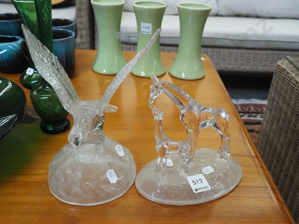 2x glass aninmal figurines - eagle, giraffes Image 1++