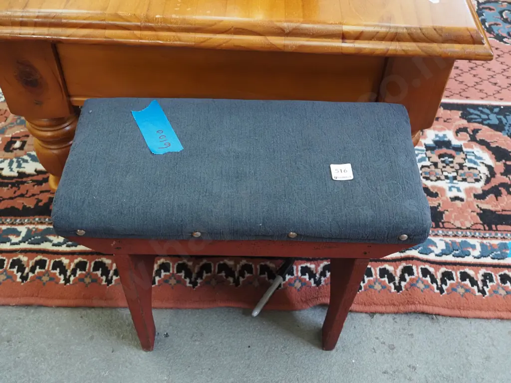 upholstered footstool Image 1++