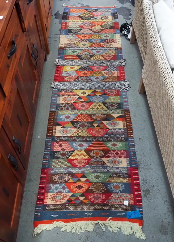 multi coloured woven floor runner L-2500 W-640 Image 1++