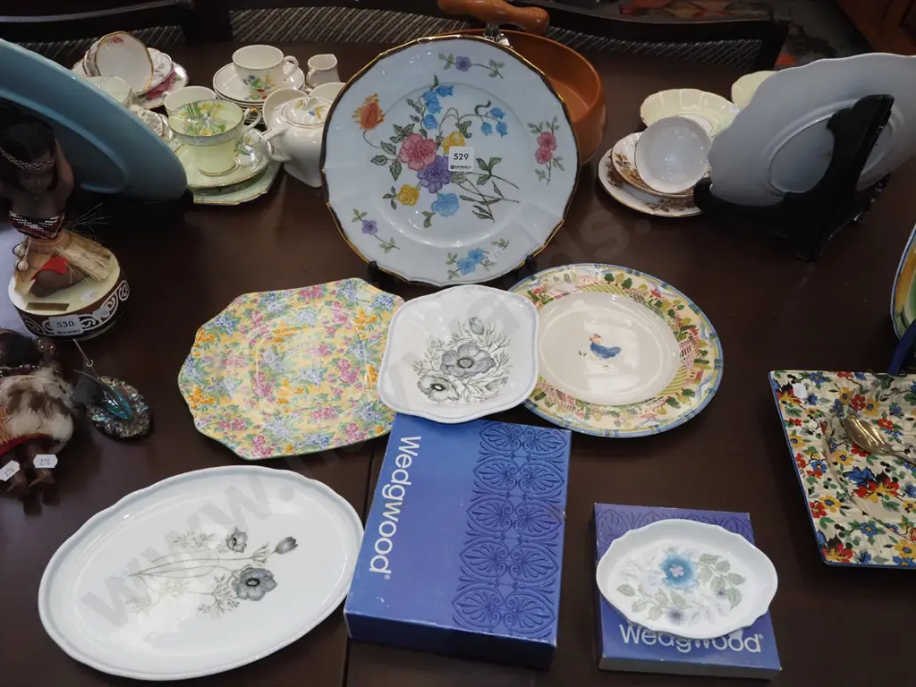 3x floral plates, 3x Wedgwood dishes Image 1++