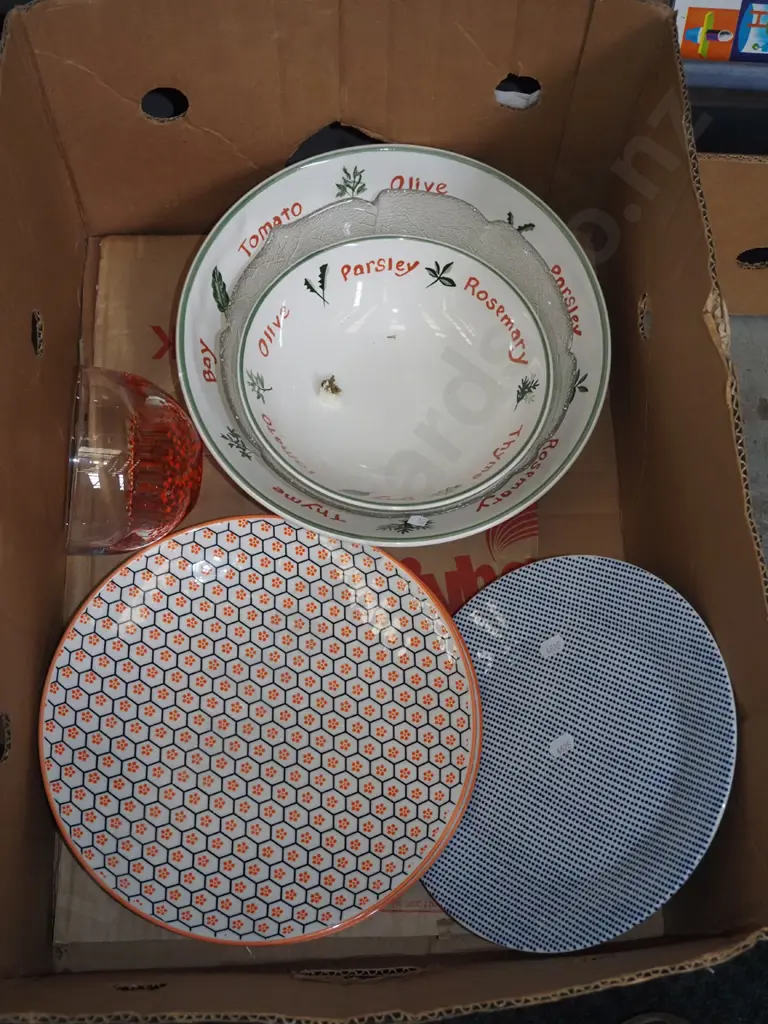 box; large bowls and plates Image 1++