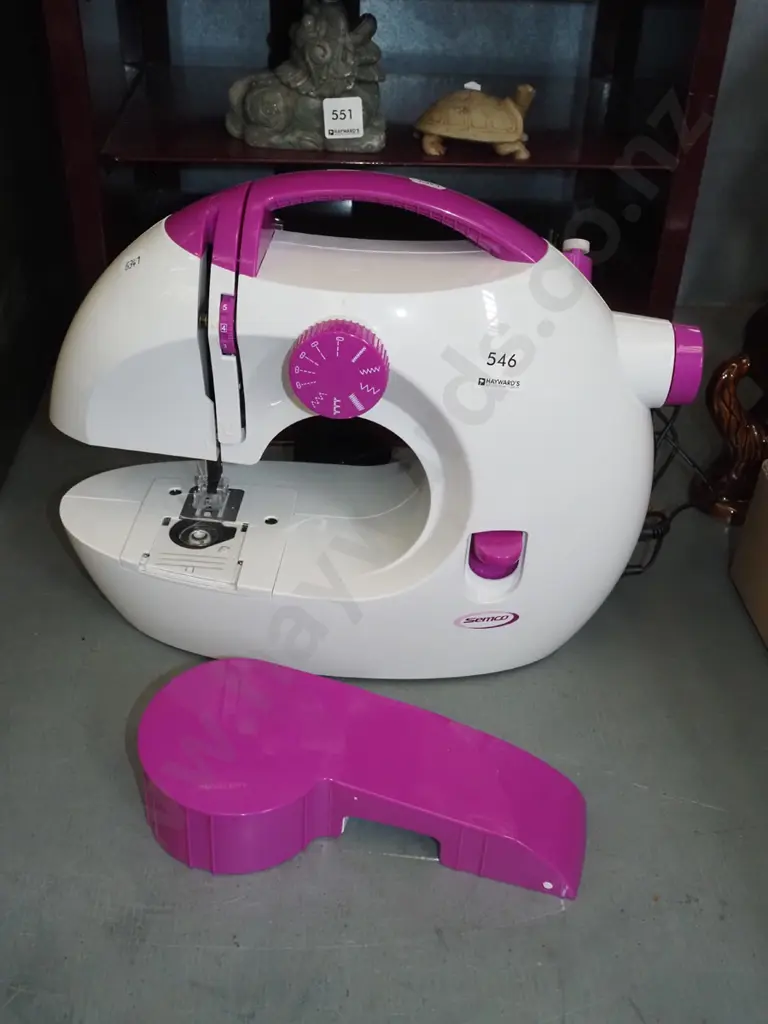 Semco light weight sewing machine Image 1++