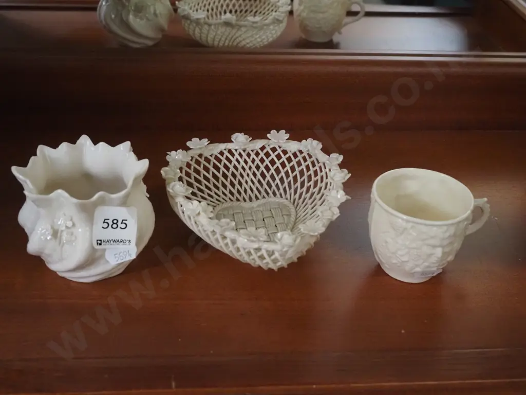Beelleek woven basket, cup, vase Image 1++