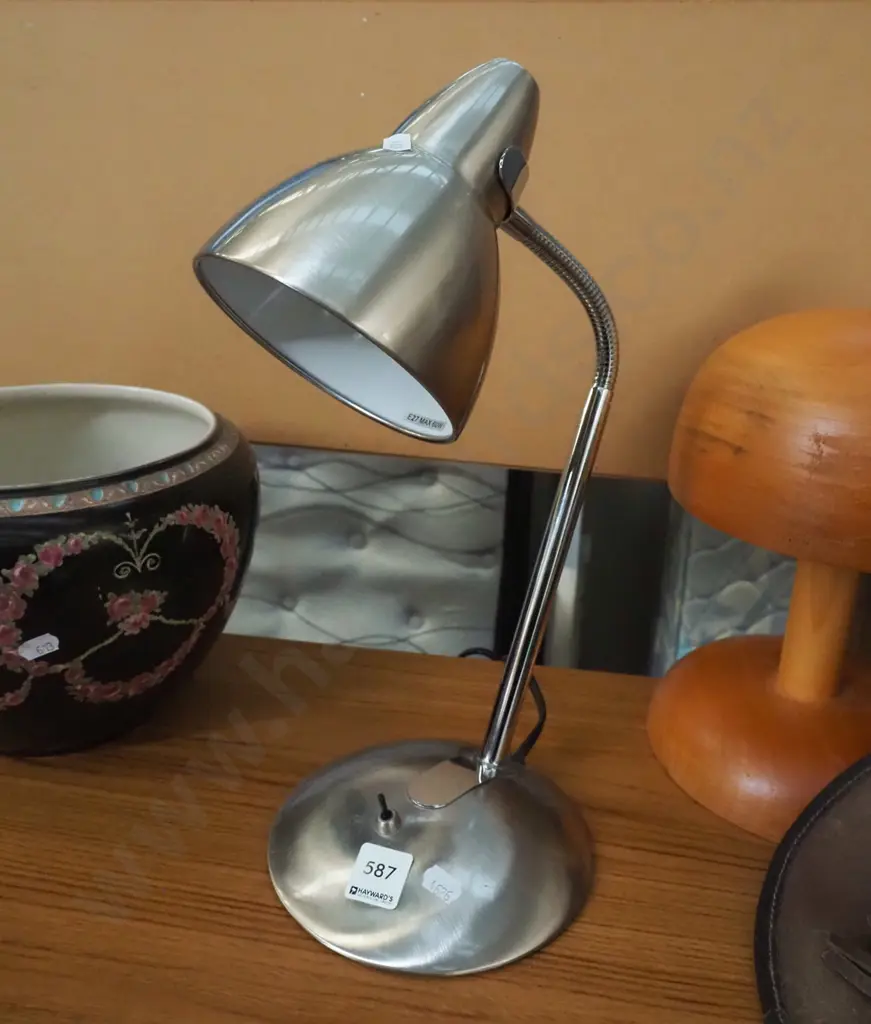 desk lamp Image 1++