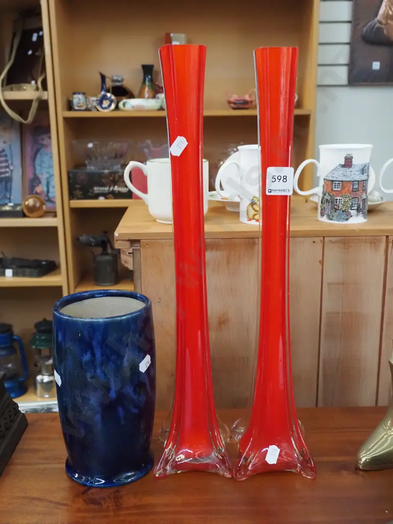 blue ceramic vase, 2x tall red glass vases H-400 Image 1++