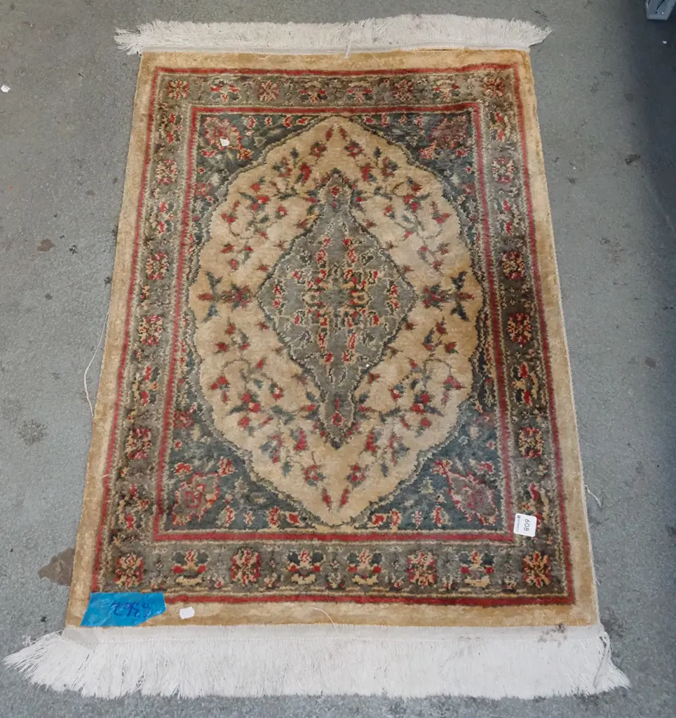 small woollen floor mat L-900 W-620 Image 1++