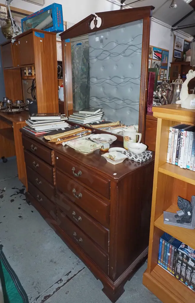 mahogany 8 drawer mirror back dresser H-1630 W-1190 D-430 Image 1++