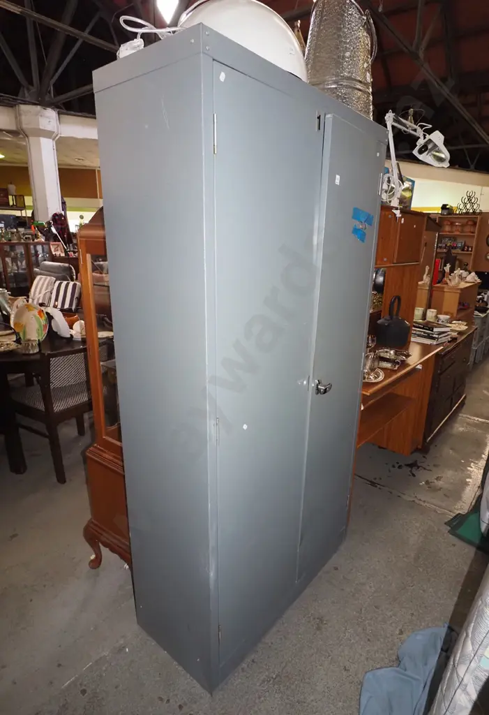 2 door metal cabinet - needs attention H-1830 W-920 D-410 Key in office Image 1++