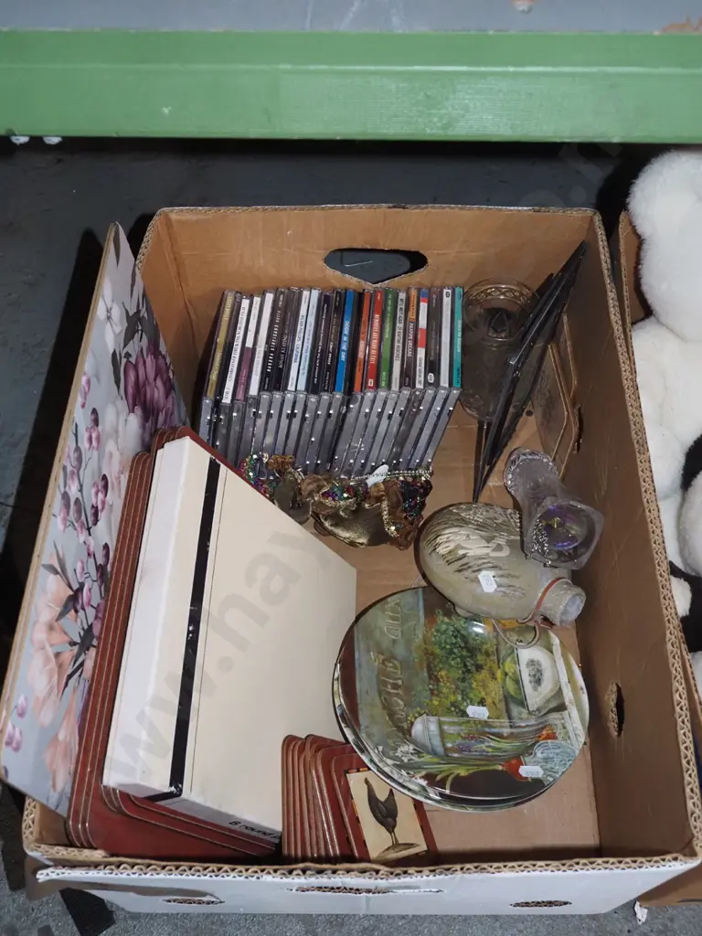 box; placemats, CDs, coasters, bowls etc Image 1++