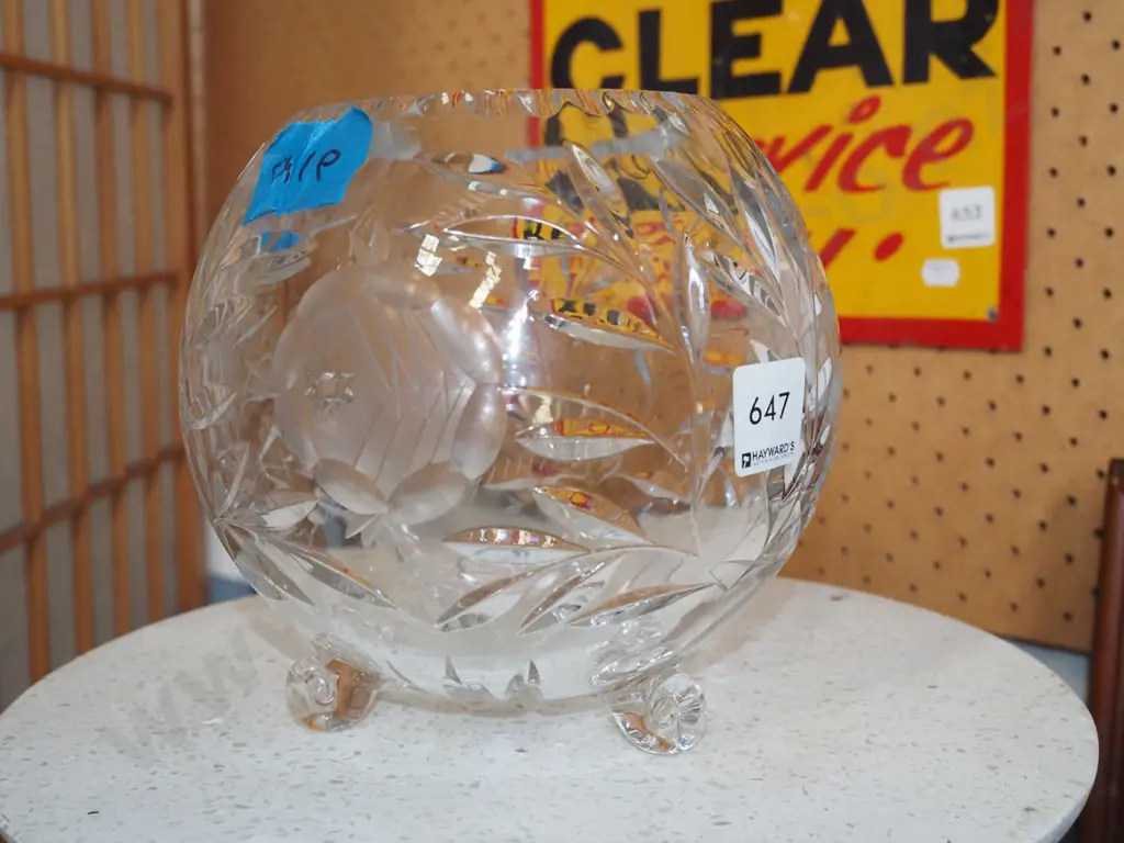 cut crystal bowl - small chip to rim Image 1++