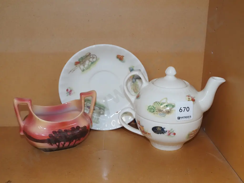 Aynsley tea for one, small Bayreuth double handled vase Image 1++