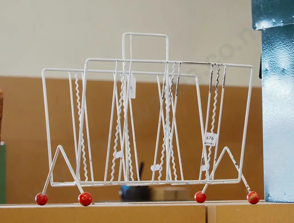 retro metal magazine rack Image 1++