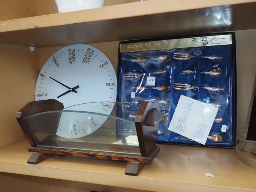 wall clock, glass fruit bowl, cutlery set Image 1++