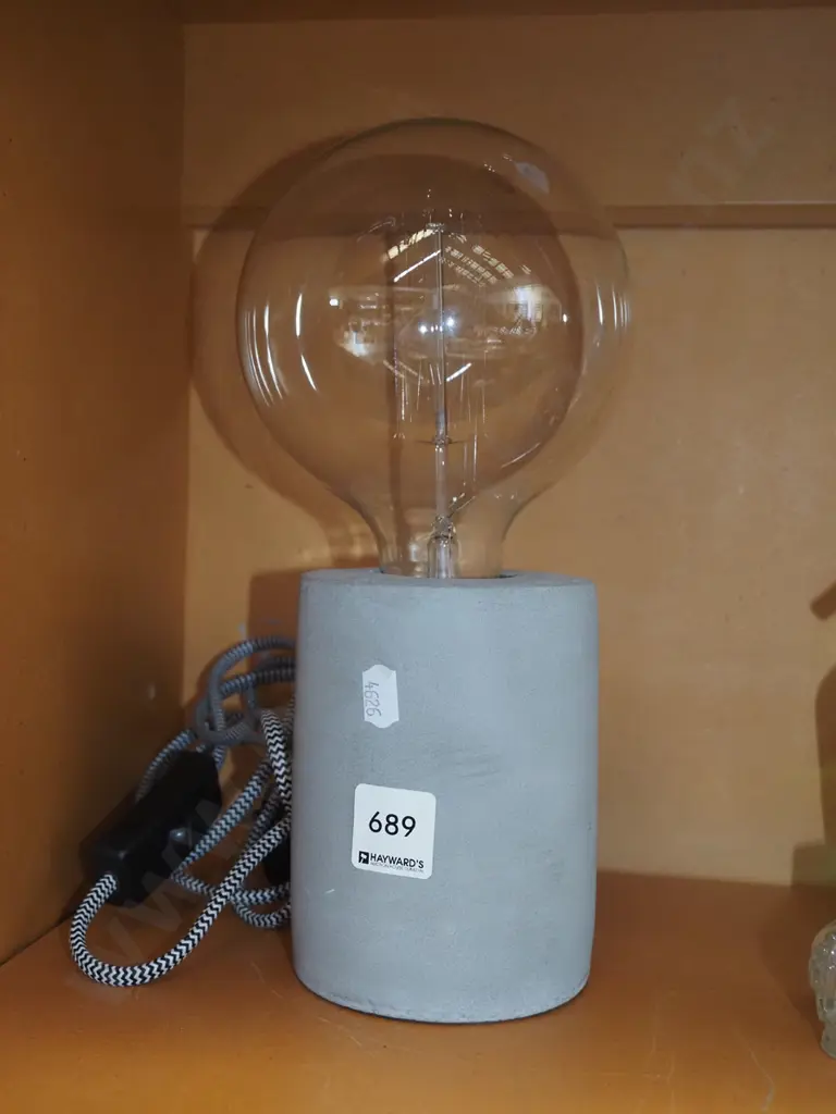 large bulb table lamp Image 1++