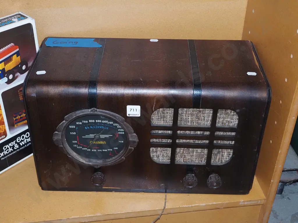 Columbus wood cased mantle radio Image 1++