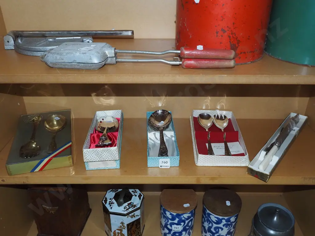 5x boxes of plated cutlery Image 1++
