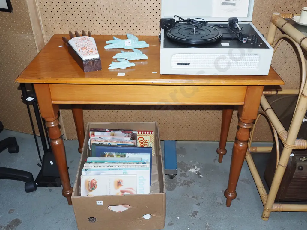 kauri turned leg hall table H-720 W-920 D-440 Image 1++