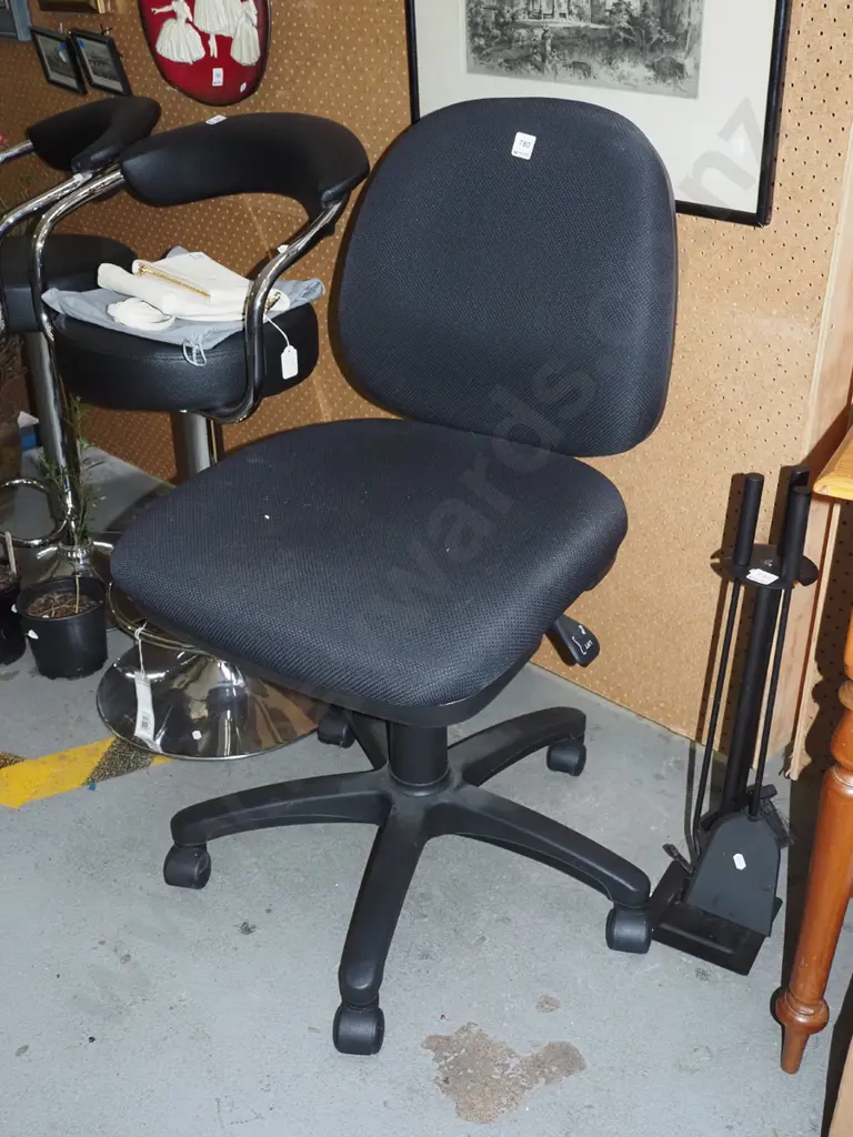 black office chair Image 1++