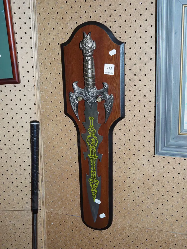 wall mounted sword H-570 Image 1++