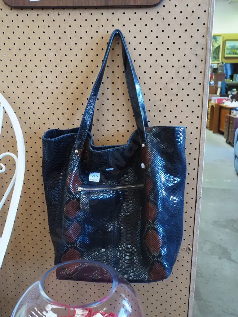 faux snakeskin handbag Image 1++