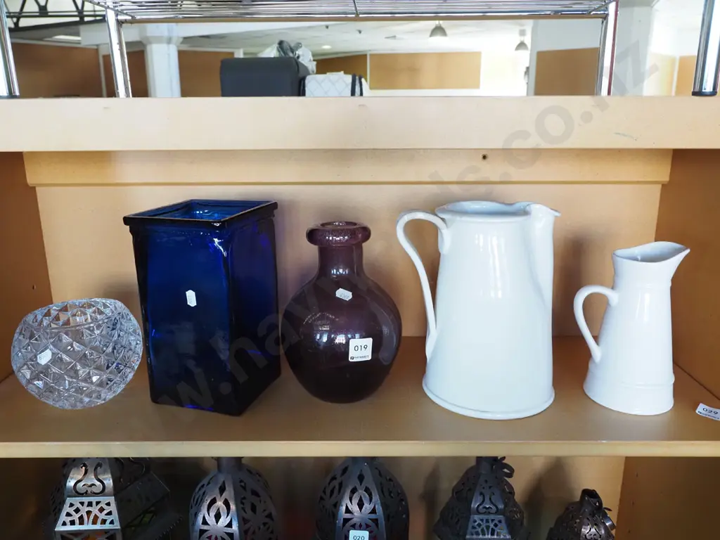 shelf; bowls, jugs, vases Image 1++