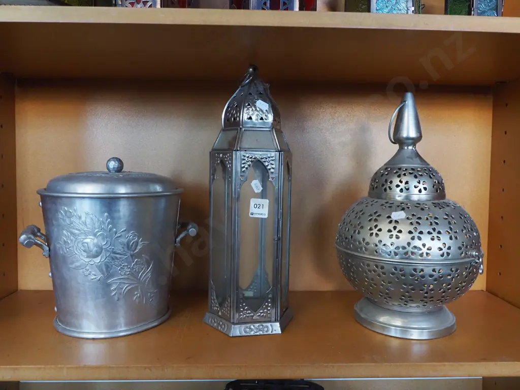 2x candle lantern, pressed alloy ice bucket Image 1++