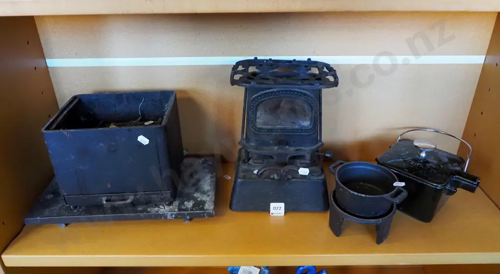 part cast iron stove - tiny, kerosene stove H550   etc Image 1++