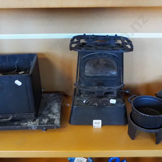 part cast iron stove - tiny, kerosene stove H550   etc