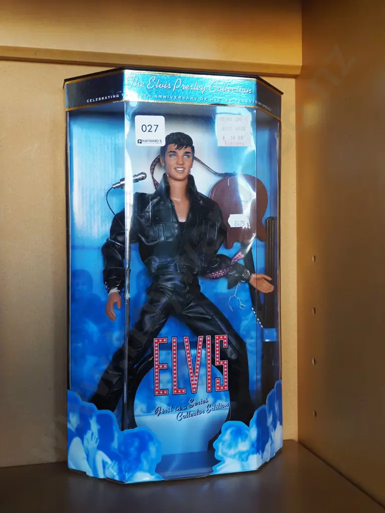 as new Elvis figurine Image 1++