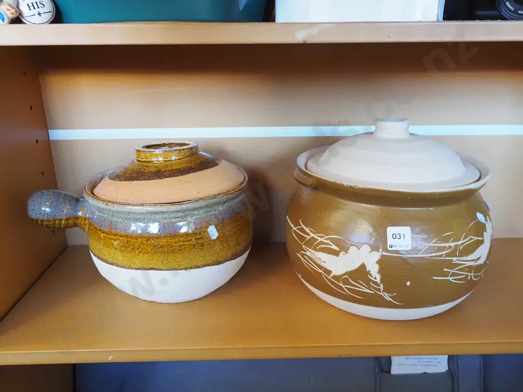2x studio pottery casseroles Image 1++