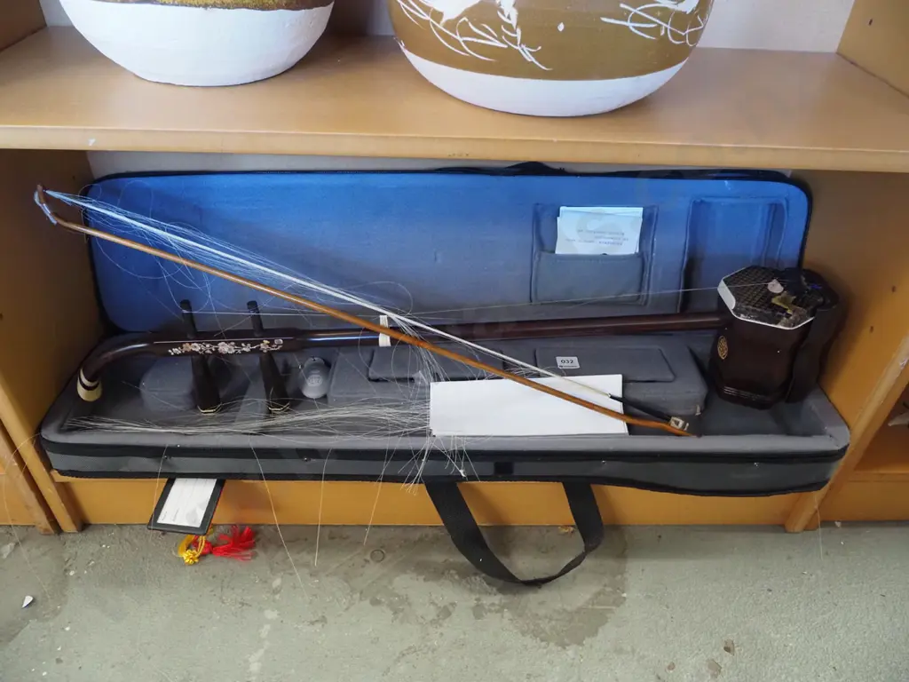 Vietnamese made erhu bow instrument in carry case - bow in poor condition Image 1++