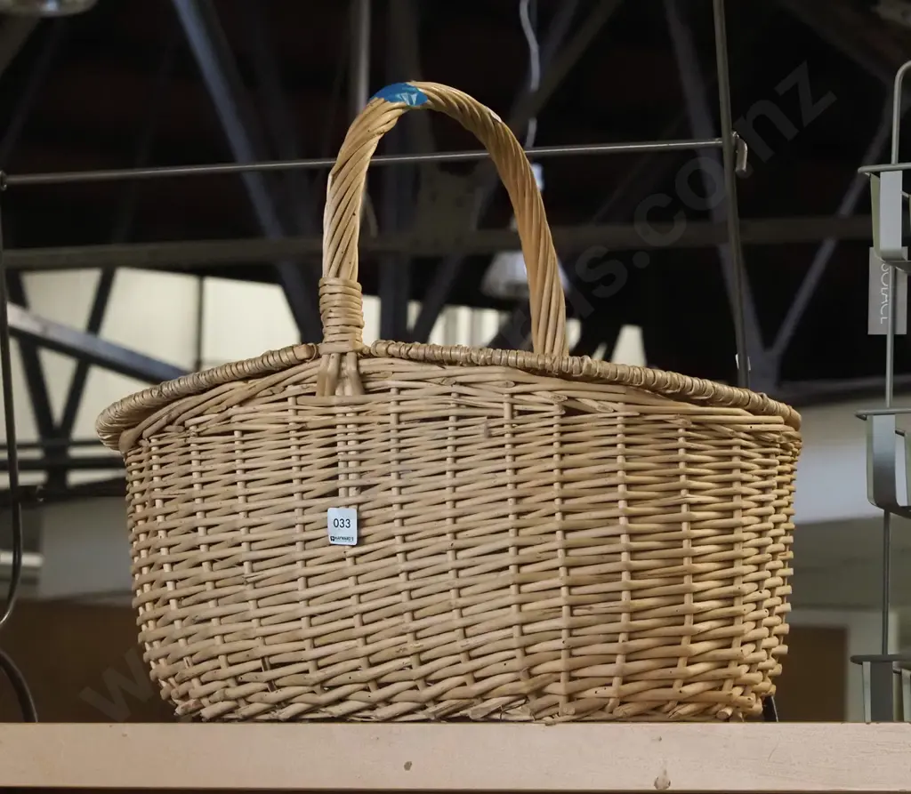 cane picnic basket Image 1++