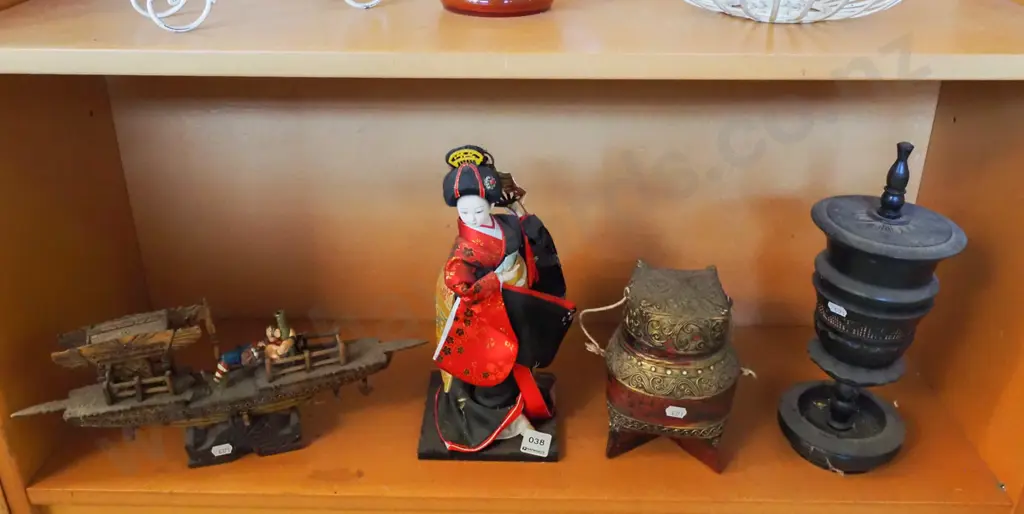 figurine, model ship, lacquer canister, wooden lidded canister Image 1++