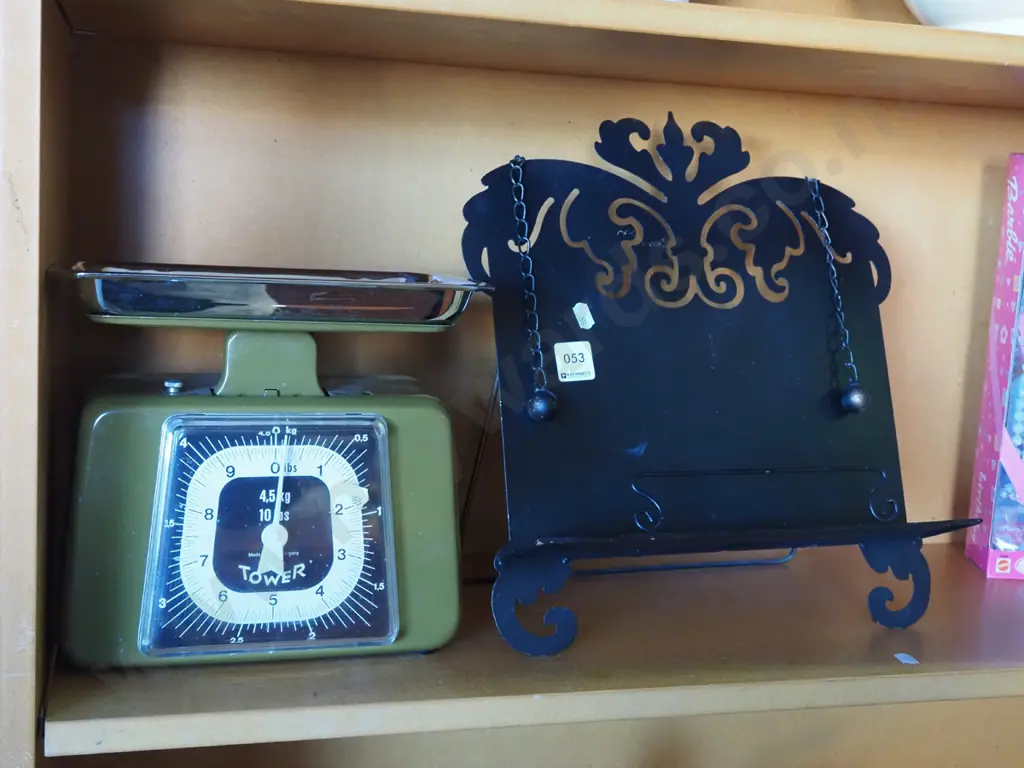 kitchen scales, metal cookbook stand Image 1++