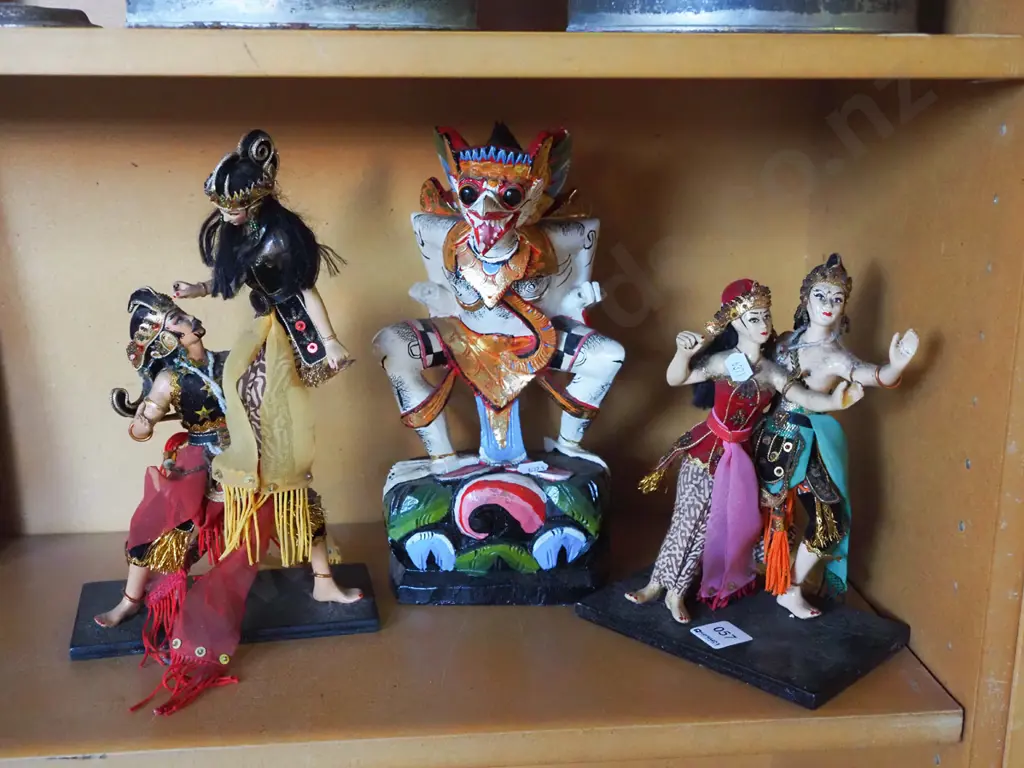 3x Indonesian figurines Image 1++