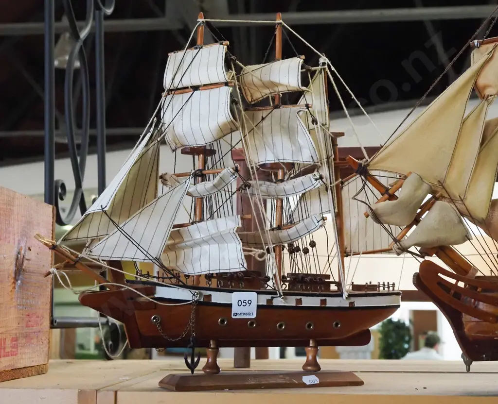 wooden model sailing ship H390 Image 1++