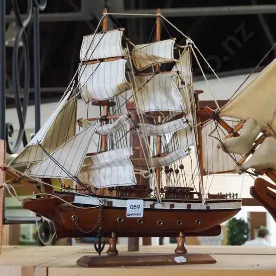wooden model sailing ship H390