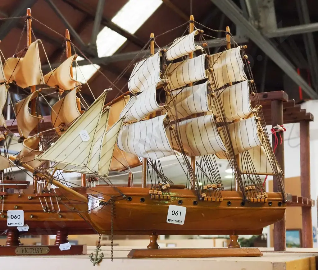 wooden model sailing ship H360 Image 1++