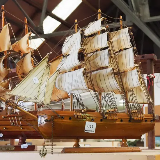 wooden model sailing ship H360