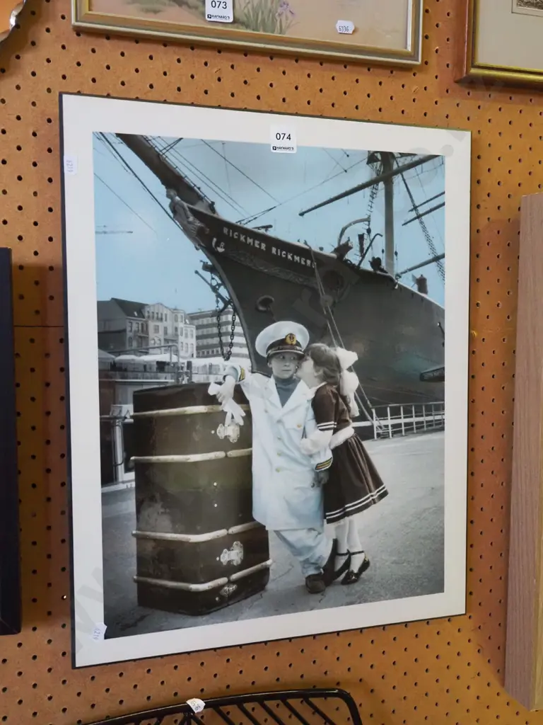 framed photo print - kissing children Image 1++